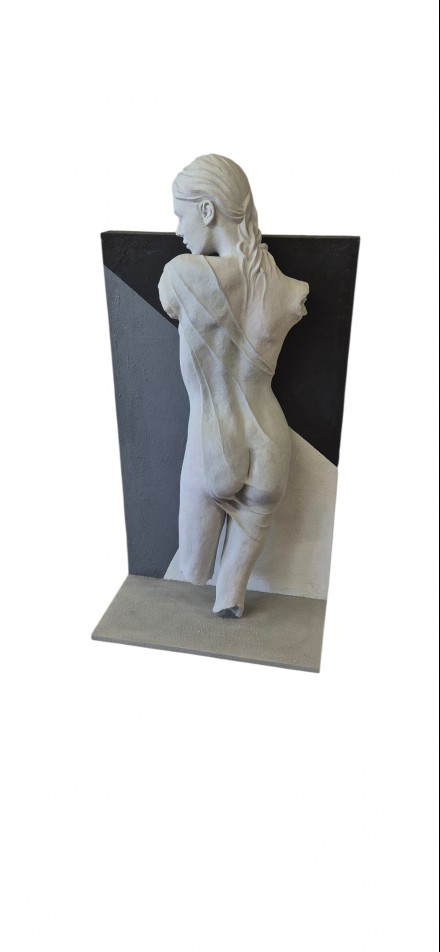 NUDO DONNA DI SCHIENA 